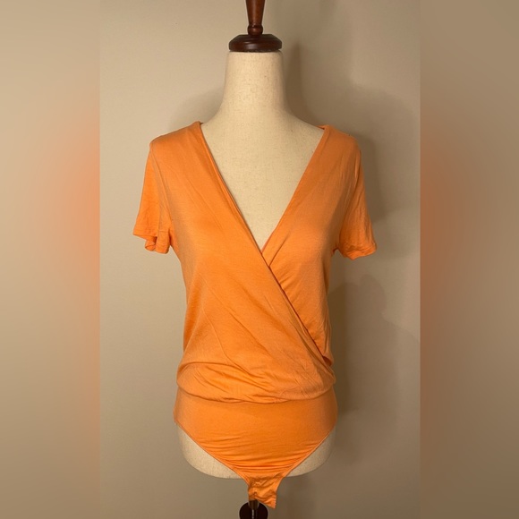 Lulu- Mareen Peach Shortsleeve Bodysuit - Picture 4 of 7